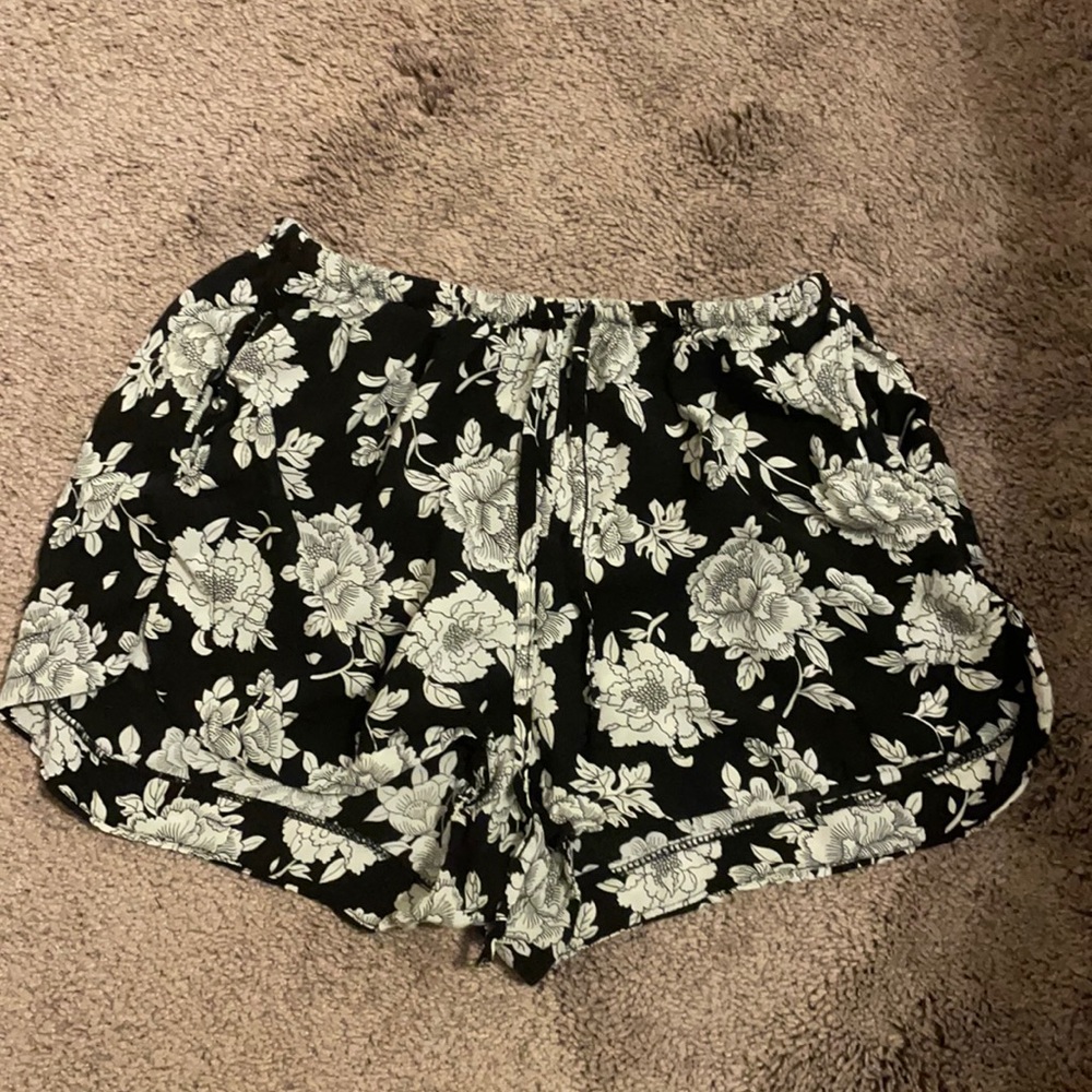 🌻 floral shorts🌻